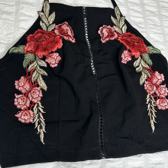 Vintage Y2K Forever 21, roses 🌹 appliqué halter top. NEW with tags! - Picture 3 of 6